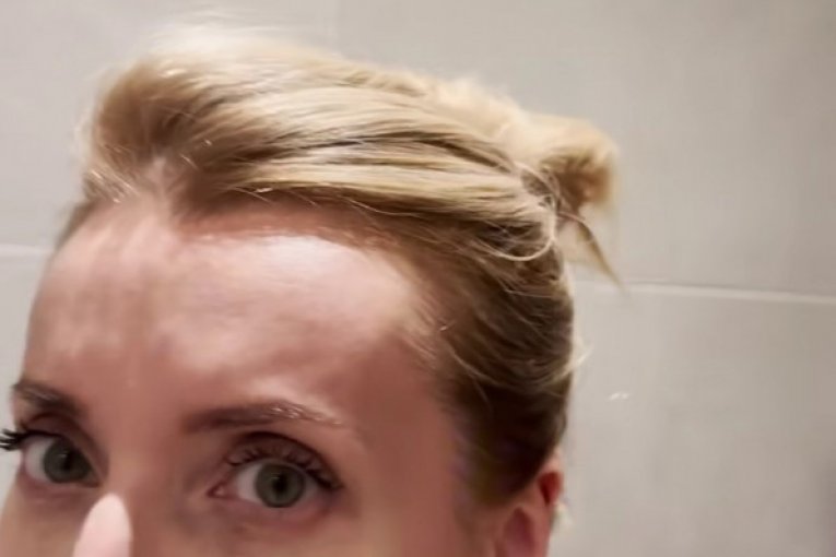 Anđelka Prpić pod tušem