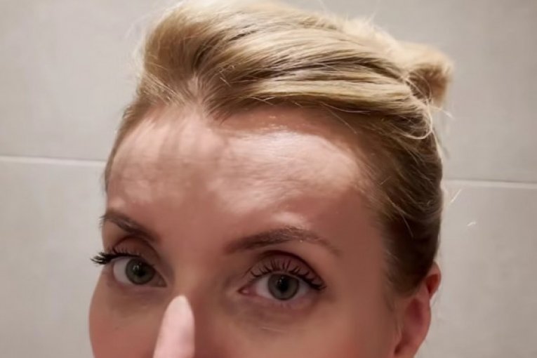 Anđelka Prpić pod tušem