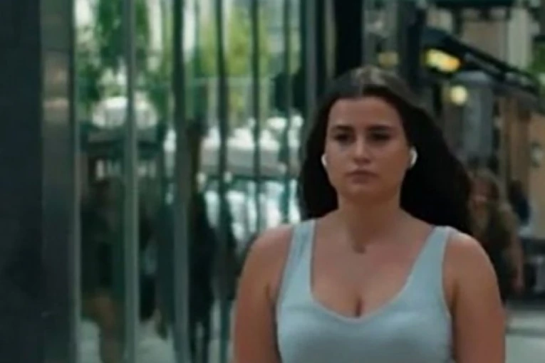 MANEKENKA SASULA MUŽU ALBANCU IZ PEĆI PET HITACA U TELO, A ONDA SE UBILA: Policija zatekla lokve krvi, a evo zašto svi danas pominju reč "IZDAJA"!