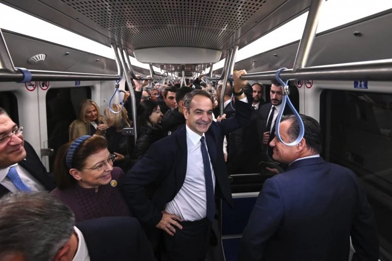 OPOZICIJA LAŽE! Premijer besan posle najave da će se ubuduće raditi 13 SATI DNEVNO