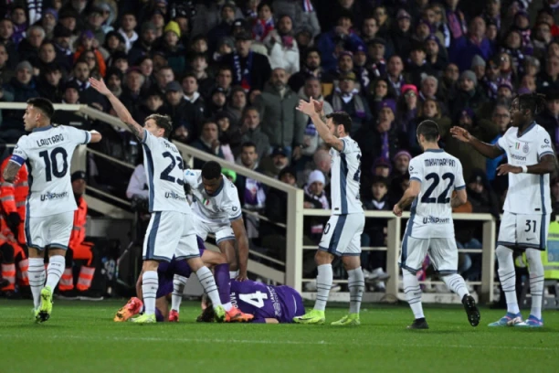 JEZIVE SCENE U FIRENCI: Fudbaler pao u nesvest, hitna pomoć odmah reagovala!