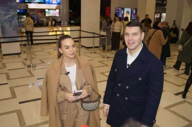 OTKRIVENI DETALJI IZ DOMA IVANE PAVKOVIĆ I PETRA MITIĆA U JEKU SKANDALA! Evo kako je pevačica REAGOVALA NA VEST DA BI JE PREVARIO: "Ispao je kavaljer..."