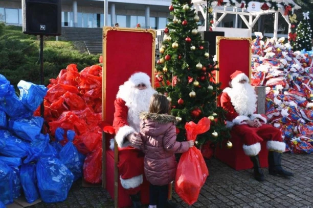 VAŽNA VEST ZA SVE RODITELJE: Prijave za besplatne novogodišnje paketiće i u ponedeljak!