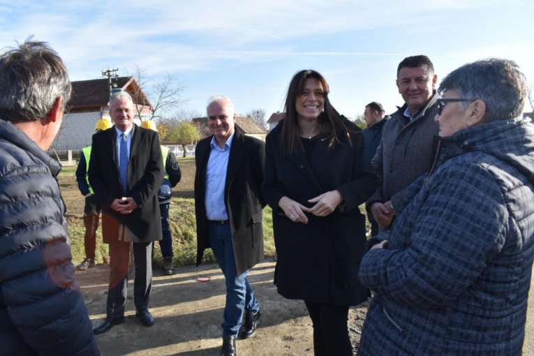 Ministarka Irena Vujović u Pećincima