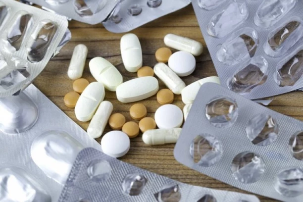 OPASNE TABLETE ZA MRŠAVLJENJE PREPLAVILE RUSIJU: Desetine tinejdžera hospitalizovano