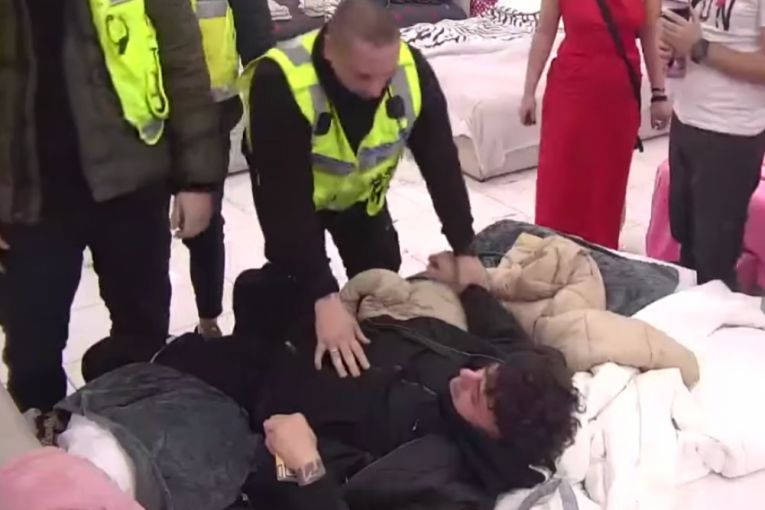 Terza napravio haos, nasrnuo na Uroša Stanića Elita 8