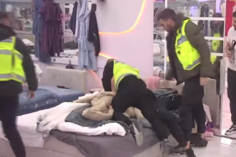 Terza napravio haos, nasrnuo na Uroša Stanića Elita 8