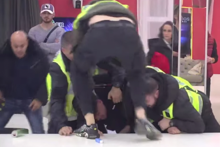 Terza napravio haos, nasrnuo na Uroša Stanića Elita 8