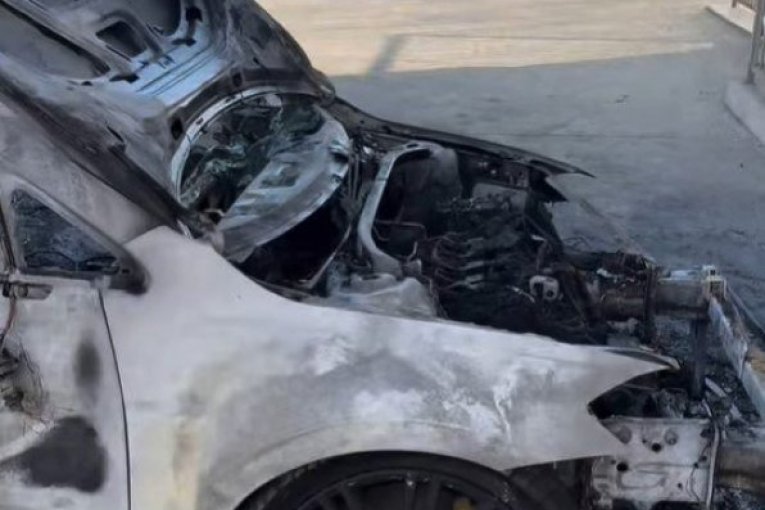 Jodžirov auto zapaljen 