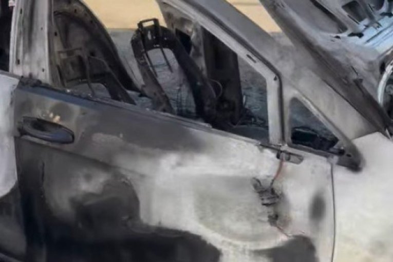 Jodžiru zapaljen automobil