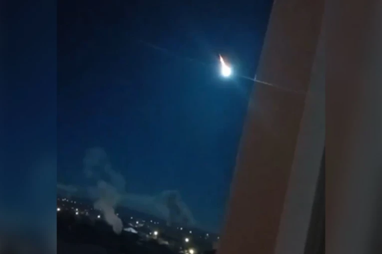 METEOR, VANZEMALJCI ILI NEŠTO TREĆE? Viđena ogromna vatrena lopta iznad grada, a onda se čuo PRASAK (VIDEO)