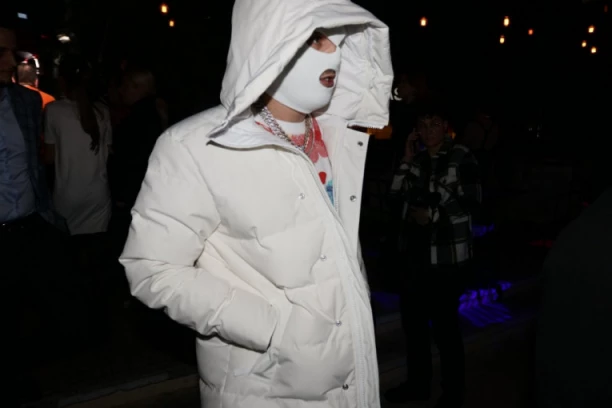 ANTITEROROSTIČKI TIM PRETRAŽIO CELU SALU! Lociran JEDAN OD OSUMNJIČENIH za dojavu o BOMBI na Devitovom koncertu!