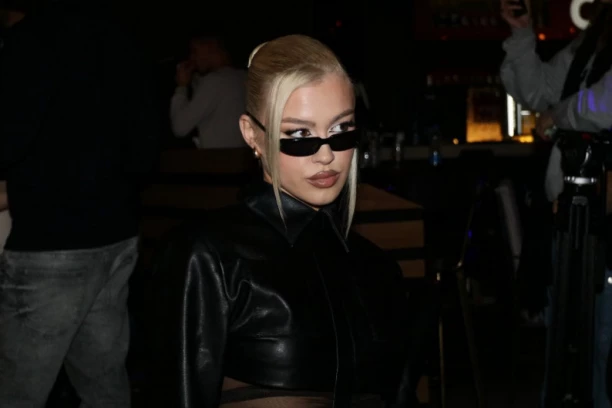 EMA RADUJKO U DRUŠTVU ĐOKOVIĆEVE SNAJKE: Privatni snimak iz telefona procurio, napravile OPŠTI HAOS! (VIDEO)