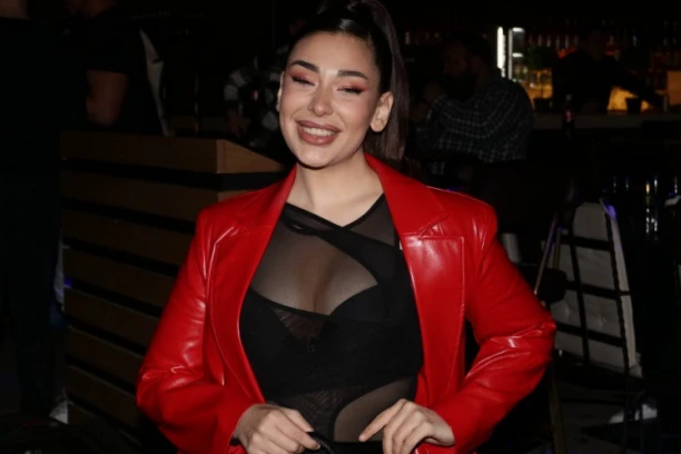 "BILA SAM KOD PSIHIJATRA": Sanja Vučić otkrila da boluje od NEIZLEČIVE BOLESTI, pevačica prošla kroz AGONIJU!