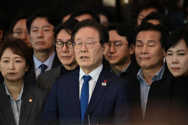 PREDSEDNIK NEĆE DA PODNESE OSTAVKU: Oglasio se lider i optužio opoziciju da radi protiv države