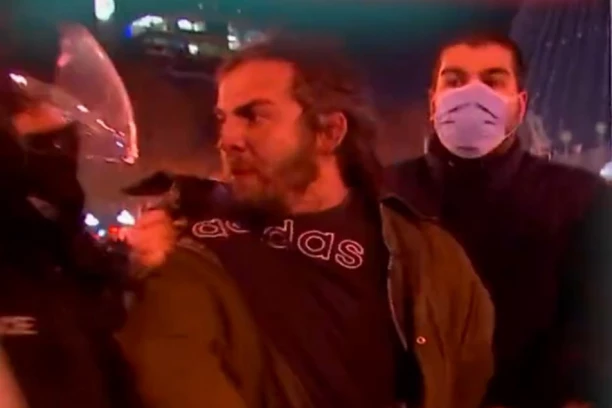DATUNAŠVILIJA PREBILA POLICIJA: Isplivao snimak hapšenja u Tbilisiju (VIDEO)