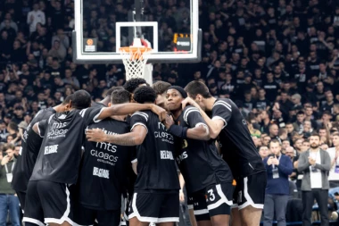 U GROTLU ARENE: Utakmica je počela - Partizan ruši evropskog šampiona!
