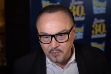 TRAGEDIJA U DOMU NAŠEG PEVAČA: Iznenada mu preminula MAJKA, oprostio se potresnim rečima!