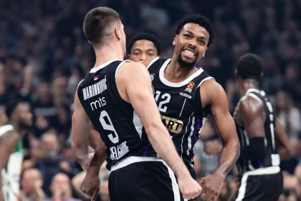 OVO SU NAJBOLJI POTEZI MINULOG KOLA EVROLIGE: Partizanova zakucavanja dva puta na listi (VIDEO)