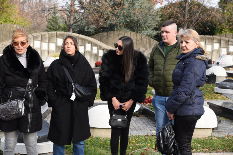 Marija Ramadanovski na pomenu ocu Džeju Ramadanovskom