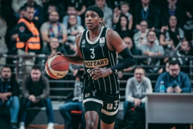 ALBA ZA ČETVRTINU "ZATRPALA" KOŠ PARTIZANA KAO NIKO: NBA košarka u Berlinu