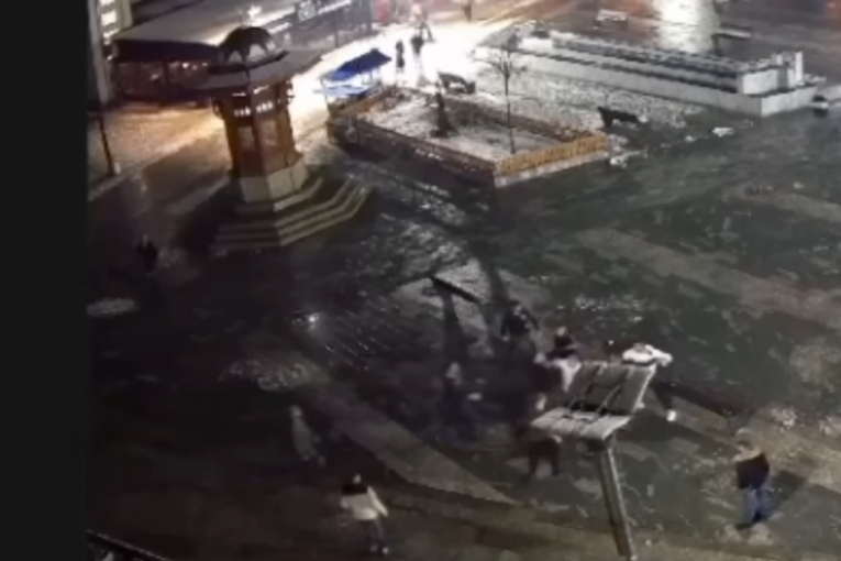 Masovna tuča u centru Tutina