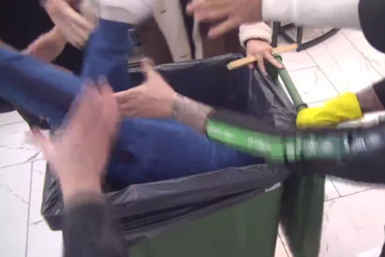 Uroša ubacili u kantu