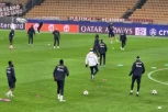 POSLEDNJI TRENING PRED VAŽAN DUEL: Zvezdini fudbaleri istrčali na teren - budnom oku trenera Milojevića ništa ne može da promakne! (VIDEO)