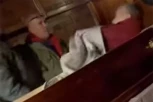 BIZARNO! Muškarac iz Pećinaca oblepio grad umrlicima, pa ustao iz sanduka za vreme "sahrane"! LJUDI SE ŠOKIRALI! (VIDEO)