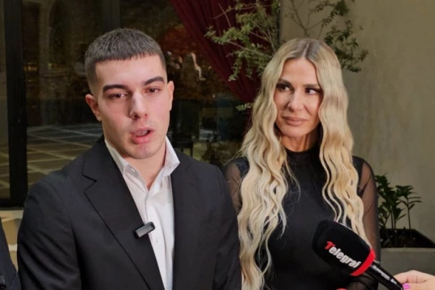 ĐOLE OKUPIO CELU FAMILIJU, SAMO ONA NIJE DOŠLA: Đogani otkrio da li je na PUNOLETSTVU njegovog sina uopšte i bila DOBRODOŠLA (FOTO)