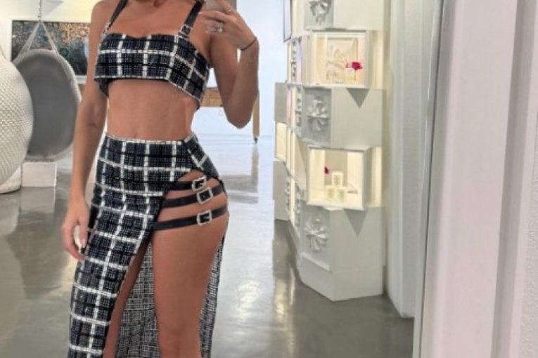 Atraktivna Italijanka uživa na Floridi