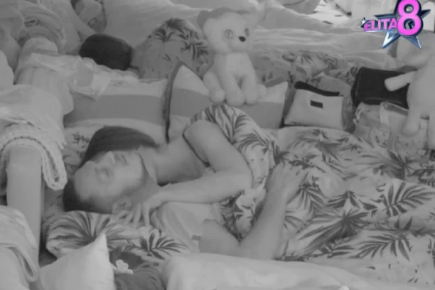 RAZUZDANA ANĐELA NASKOČILA NA GASTOZA ČIM JE OČI OTVORILA: Ukućani zaprepašćeno posmatrali njihovu AKCIJU!