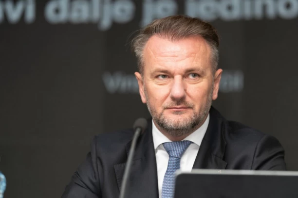 MAKABI SE ZAHVALIO, A ONDA SE POJAVIO OSTOJA MIJAILOVIĆ: Evo šta se sve dešavalo pre početka meča Partizana i Makabija! (VIDEO)