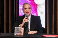 HRVATSKA MUZIČKA ZVEZDA POSTALA BAKA: Zbog jedne stvari je zabrinuta!