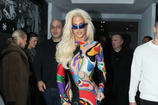 NOVOGODIŠNJA ŠOK-BOMBA JELENE KARLEUŠE: Ovo niko nije očekivao! (FOTO)