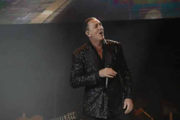 POZNATI PEVAČ PROGOVORIO O POSLOVIMA KOJIM SE BAVIO: "Uvek sam imao štandove"