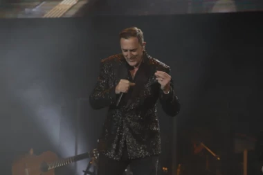 KAKAV POTEZ SERGEJA ĆETKOVIĆA! Pogledajte šta je uradio sa uličnim sviračem nakon VIRALNOG SNIMKA iz Skandarlije! (VIDEO)