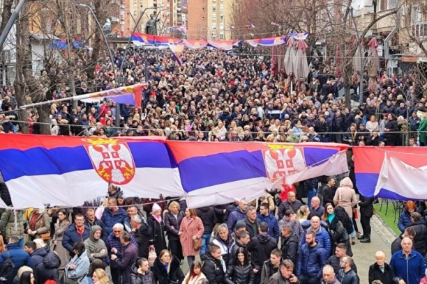 POČEO SKUP PROTIV BLOKADA U SEVERNOJ MITROVICI: Želimo stabilnu i jaku Srbiju