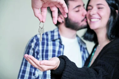 DETALJI STAMBENIH KREDITA ZA MLADE: Učešće samo 1 odsto, rok otplate do 40 godina! ČITAJTE U SRPSKOM TELEGRAFU!