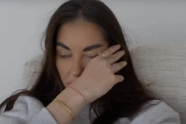 NAPDNUTA ZORANNAH! Influenserku zbogo NOVOGODIŠNJE DEKORACIJE rastrgli na mrežama: "NE LIČI NI NA ŠTA"!