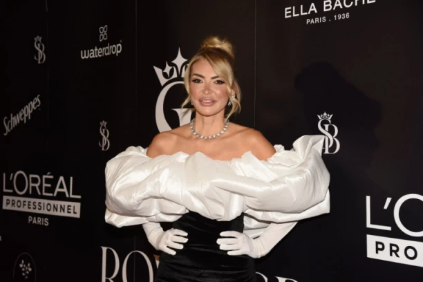 PRVO OGLAŠAVANJE SNEŽANE BORJAN! Nakon zatvaranja salona od strane PORESKE UPRAVE, imala je SVAŠTA DA PORUČI: "Danas mi je najteži dan u životu..." (FOTO)