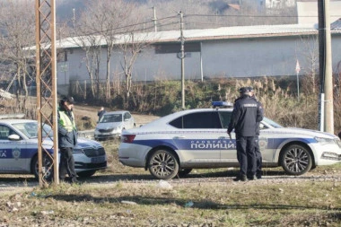 TEŠKA NESREĆA U SMEDEREVU! Sudar voza sa tečnim gasom i kombija! (FOTO)