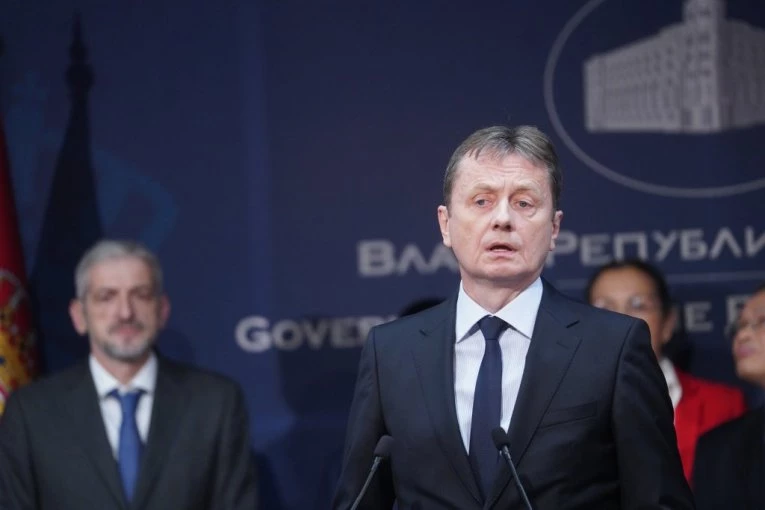 MINISTAR GLIŠIĆ IH JASNIM STAVOM "PATOSIRAO": Blokaderi i rektor Đokić su se aktivirali nakon Piculine posete!