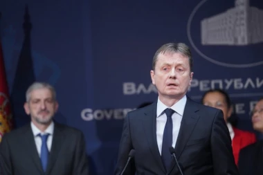 MINISTAR GLIŠIĆ IH JASNIM STAVOM "PATOSIRAO": Blokaderi i rektor Đokić su se aktivirali nakon Piculine posete!