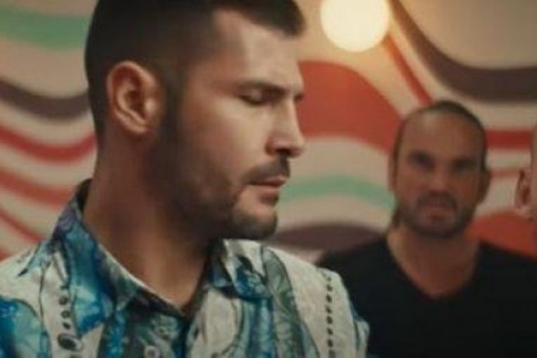 Dečko Tee Tairović glumio u spotovima