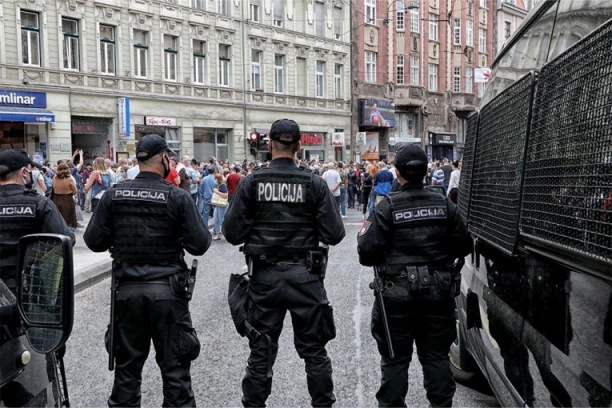 RANIO TRI OSOBE IZ AUTOMATSKE PUŠKE! Horor kod Žepča