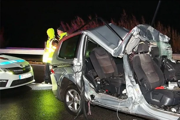 PETORO POGINULIH, MEĐU NJIMA I TROJE DECE! Stravična nesreća na auto-putu! PODIGNUTI I HELIKOPTERI!