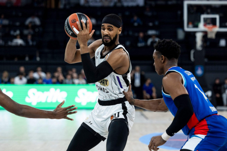 Partizan je nakon velike borbe poklekao u Istanbulu - 77:86