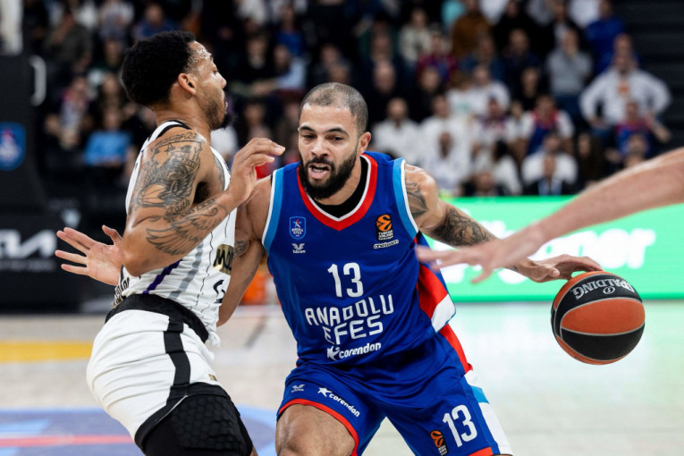 Partizan je nakon velike borbe poklekao u Istanbulu - 77:86