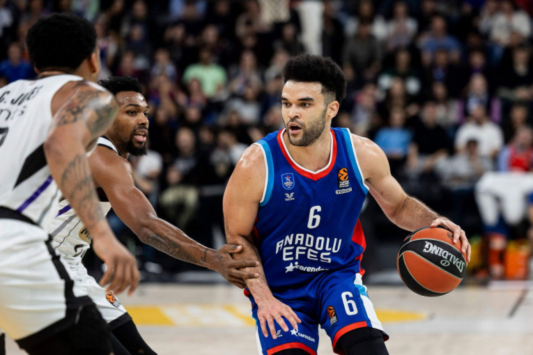 Partizan je nakon velike borbe poklekao u Istanbulu - 77:86